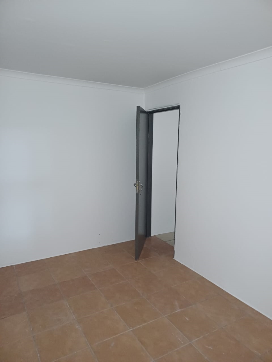 To Let Commercial Property for Rent in Okavango Park Western Cape
